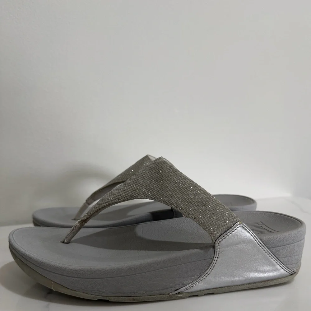 Fitflop  Size 7 Lulu Shimmerlux Womens Sandal Silver Toe Post Slip-On - Picture 10 of 10